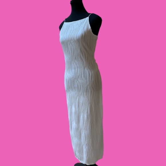 Unique white dress size small - Picture 2 of 4